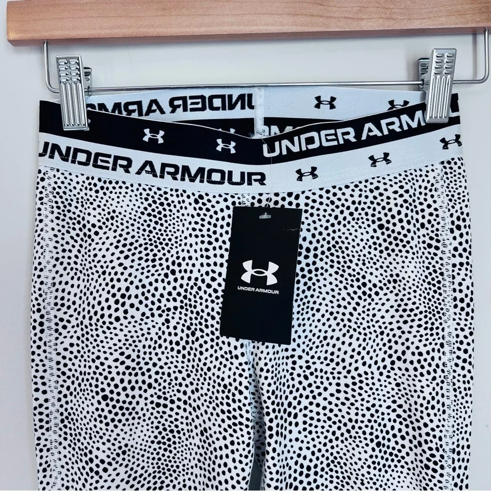 Under Armour Black and White Leggings with Modern Style